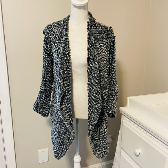 Dolce Cabo Faux Fur Cardigan - Picture 5 of 10